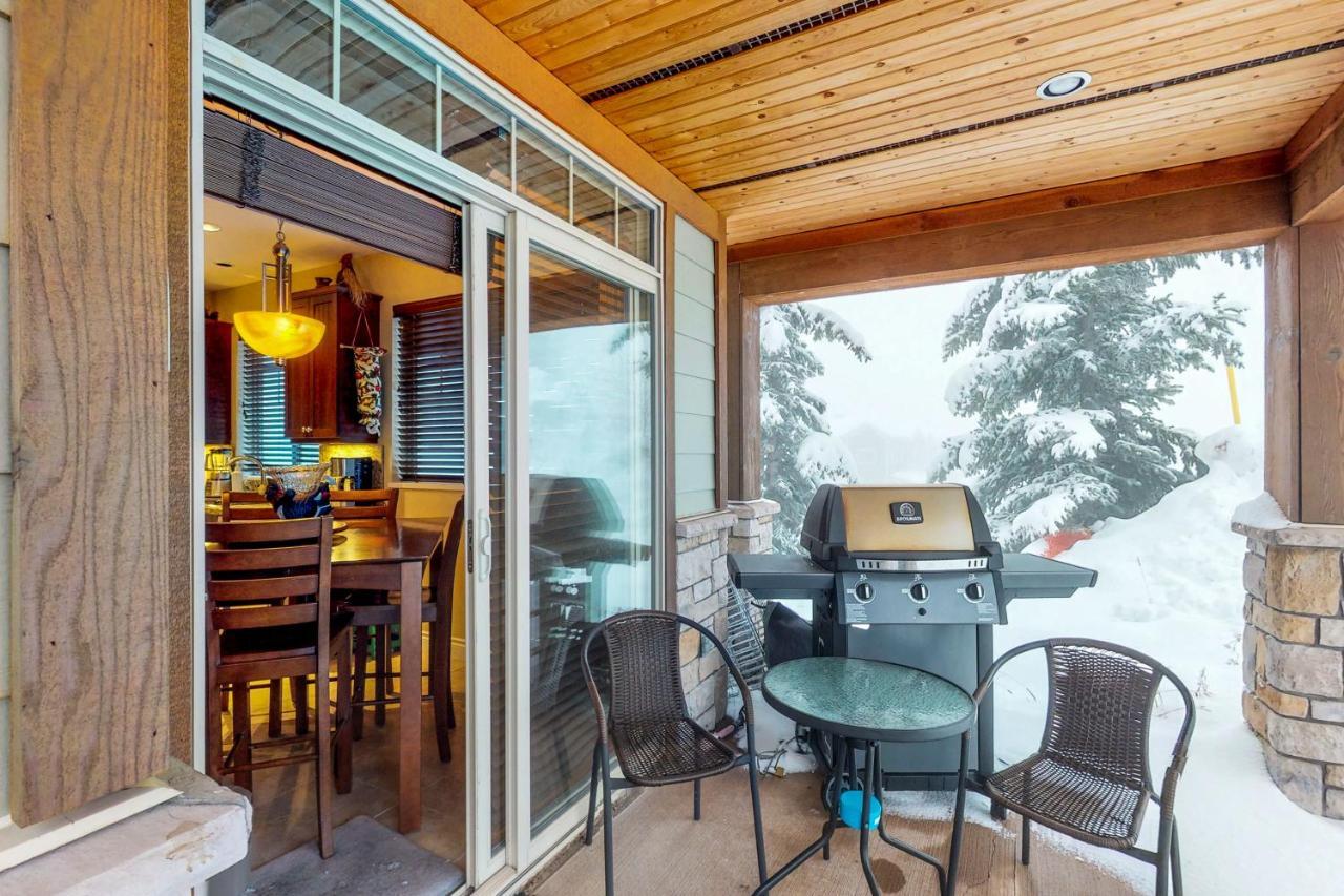 Snowfall Lodge Big White Exterior foto